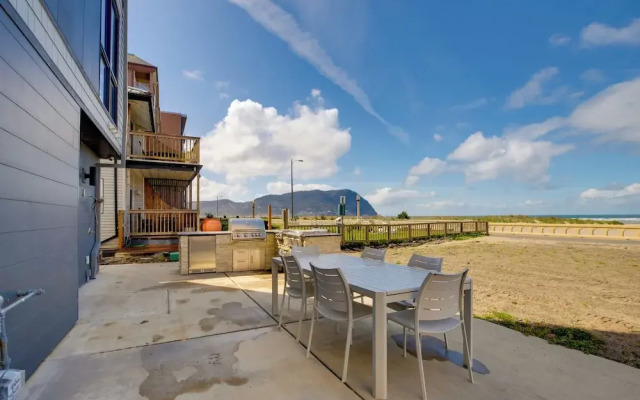 Seaside Vacation Rental: Walk to Beach & Downtown!