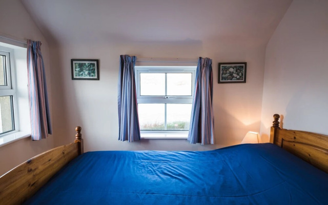 Dunfanaghy - Sea Views- in Village - Parking