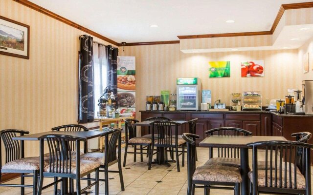 Econo Lodge Glens Falls / Lake George