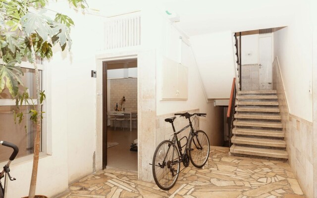 2Rooms Perfect Location  1Min to  Beach