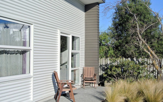 Oxford Village Motels