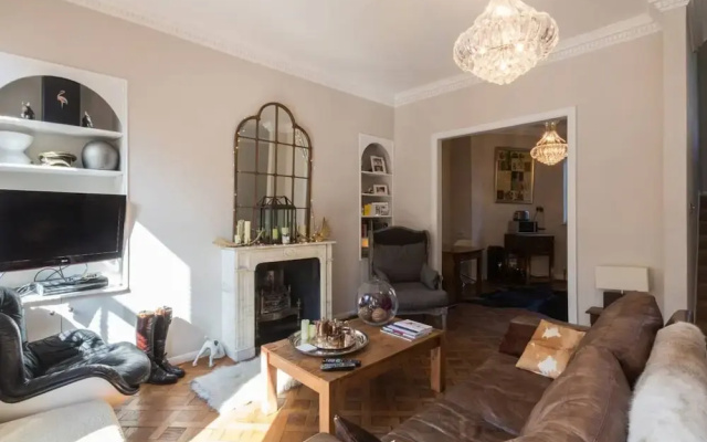 Stylish 1-bed With a Roof Terrace