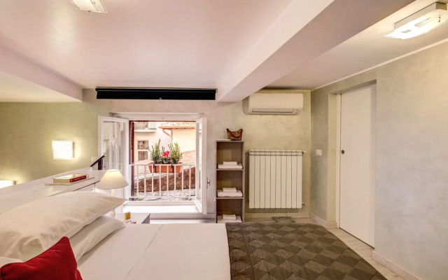 Tritone Top House