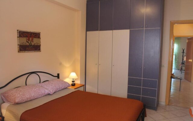 Tritsa House, 3-bedroom apt next to Corfu Town and airport