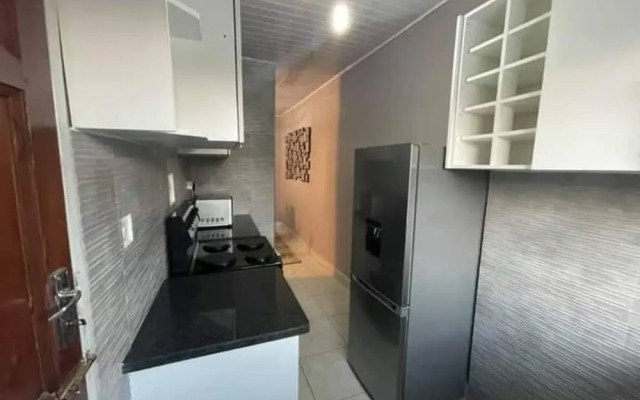 Spacious 2 Bedroomed Semi-detached Fully Furnished Apartment Num01