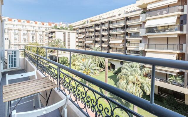 VANEAU - Splendide 3P entre le Martinez et le Miramar