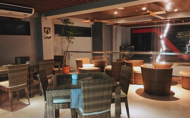 La Jenns Hotel and Resto Grill