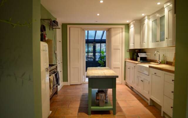 4 Bedroom Family Home in Islington