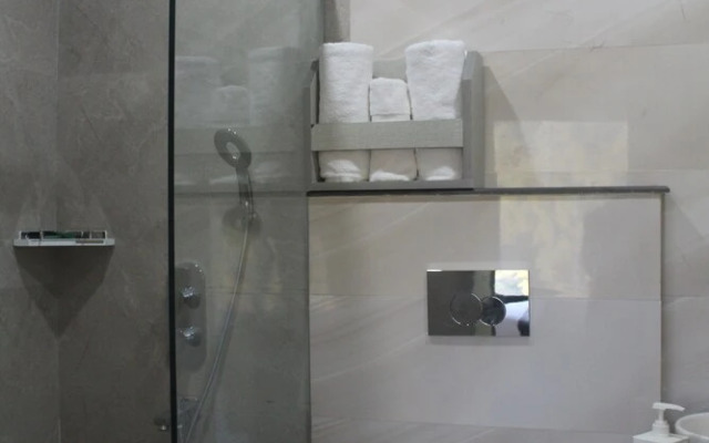 Manuni Inn - Riverside Hotel