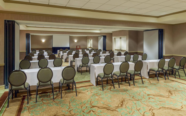 Sheraton Suites Market Center Dallas