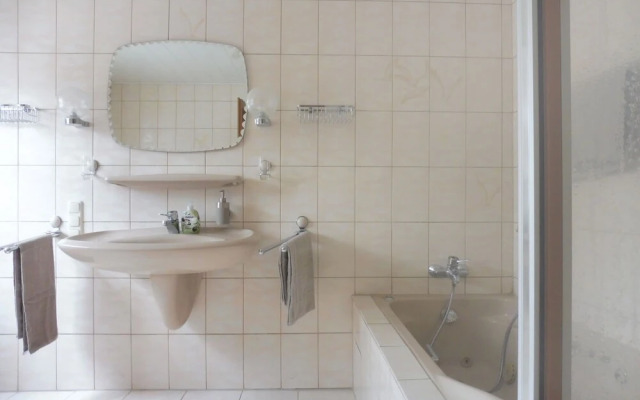 An der Dorfkirche Hehlen