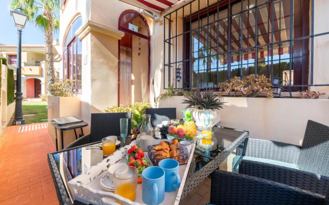 Planta baja en Club Salino con piscina comunitaria