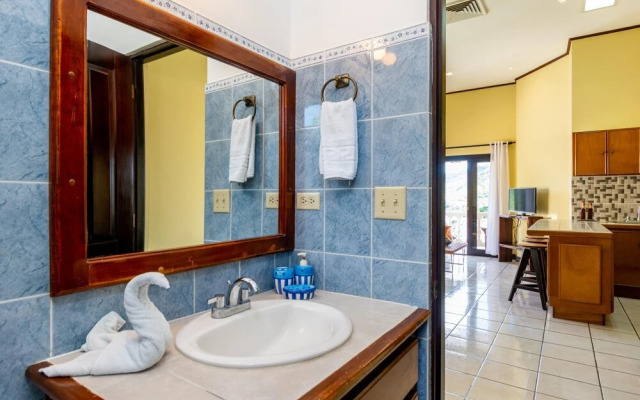 Marina and Ocean View - Real Condo 231 Perfect for couple