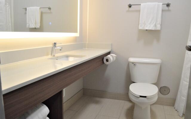 Holiday Inn Express & Suites Batesville by IHG