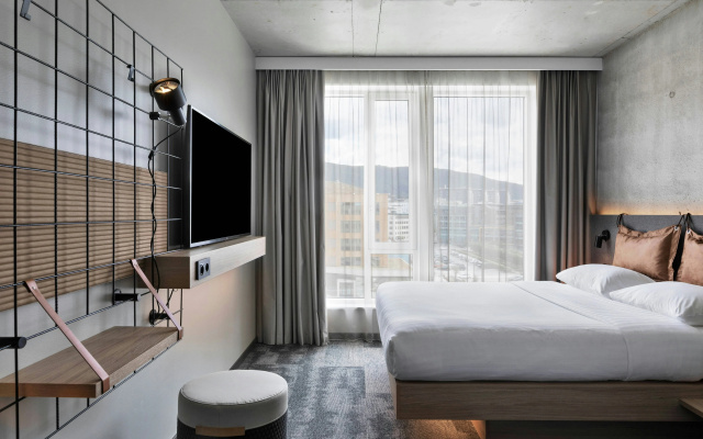 Moxy Bergen - Image 6