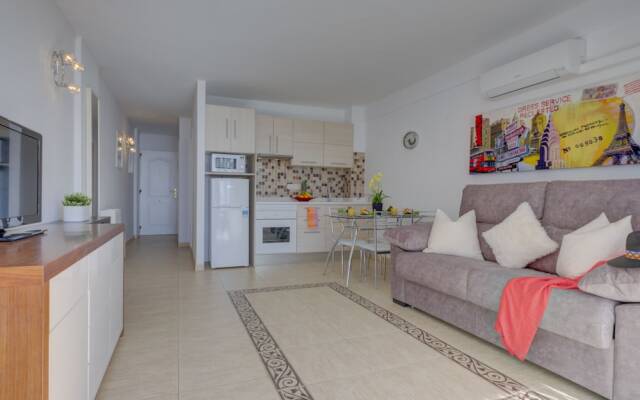 307. Bright Apartment, Sea View, Wifi, Air Conditioning!