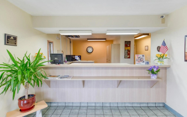 Days Inn by Wyndham New Philadelphia