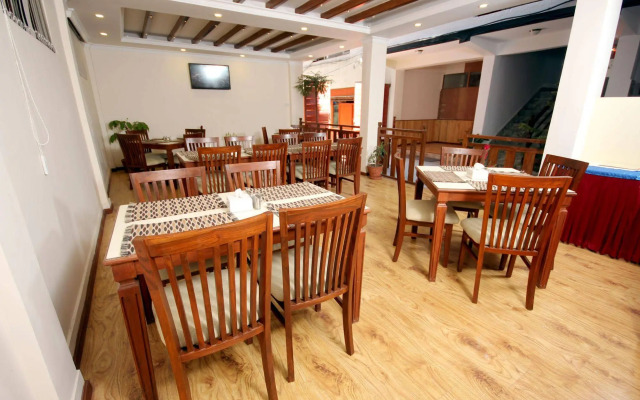 Hotel Holiday House