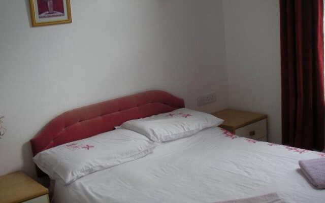 Melrose Hotel