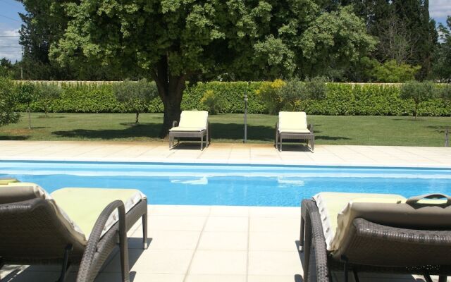 Stunning Villa in Sorgues With Swimming Pool