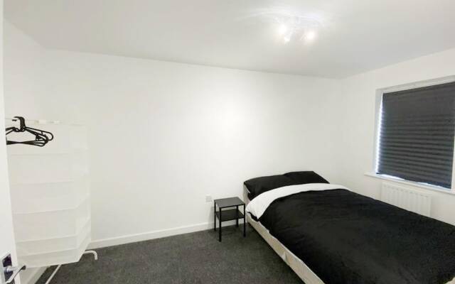 Remarkable 3-bed House in Sheffield
