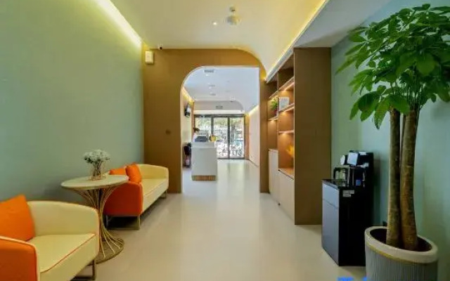 Yiyue Zhilv Hotel (Luohe Renmin Road Changjian Square Branch)