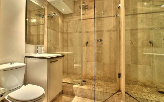 437 St Martini Gardens