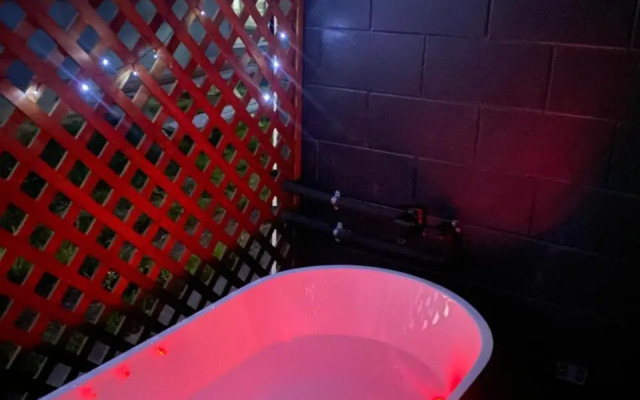 Studio Unit with Outdoor Bathtub