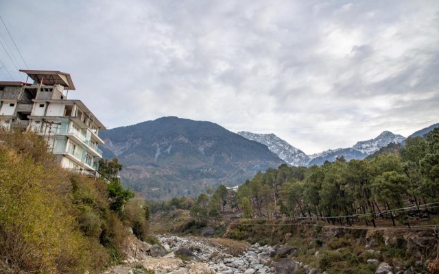 Manuni Inn - Riverside Hotel