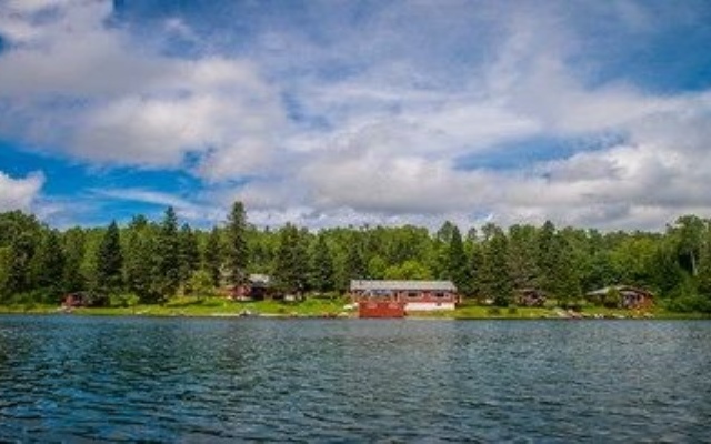 Kan-à-Mouche Pourvoirie Auberge et Chalets