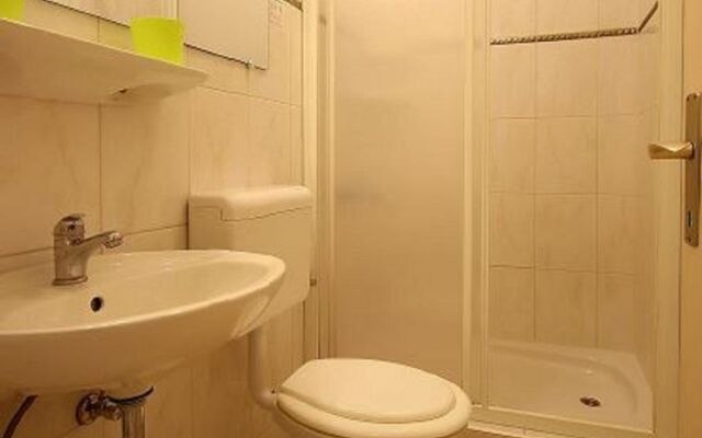 Apartment Dino - apartments with hot tub: A1 Novalja, Island Pag