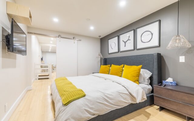 Gorgeous 1BR Apartment in Queen West