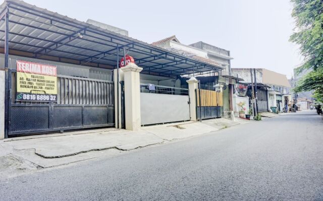 OYO 90304 Cosmo Tanjung Duren