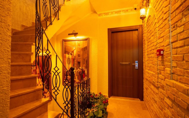 Sayina Hotel