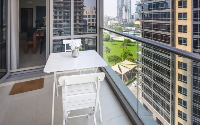 Light + Beautiful 1BR in Amazing Downtown Dubai!