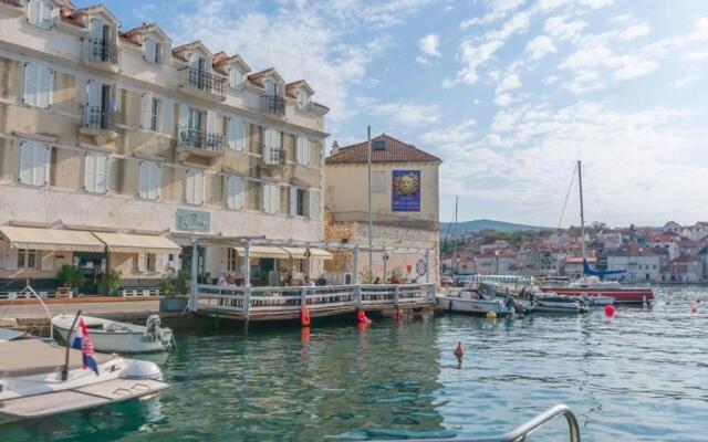 Apartments Mari-30m from the sea