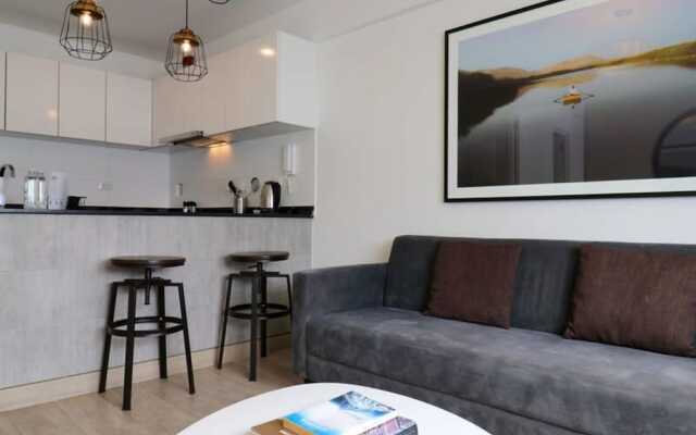 w Iluminating 1BR w AC Near Central Restaurante
