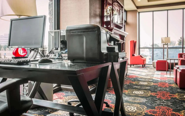 Shoreline Inn & Conference Center, Ascend Collection