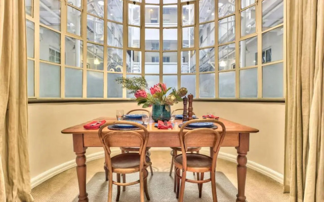 Couples Retreat, Bar, Library, 24 hour Security