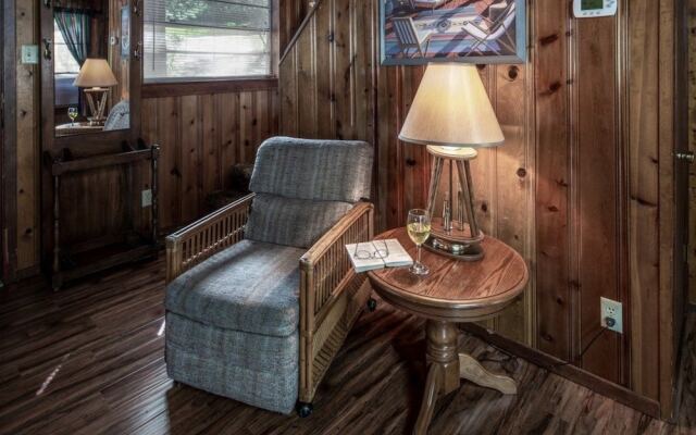 Petty Cabin - Two Bedroom Cabin