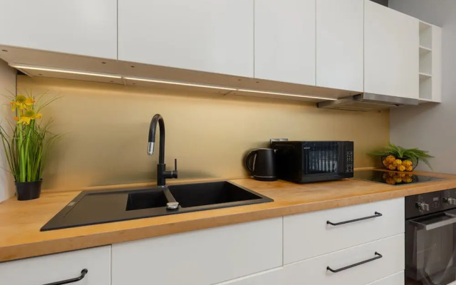 Gentle Apartment in Warsaw by Renters