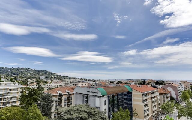 Le Mallory  Apartment 2