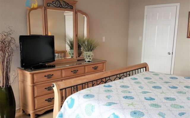 Alexander 510 2 Bedroom Apts by RedAwning