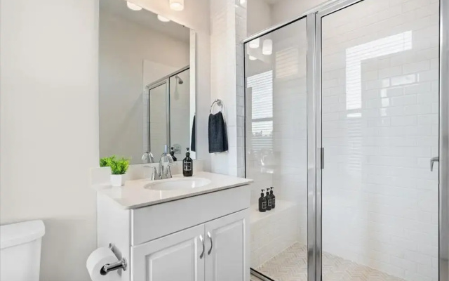 Luxe King 3BR Townhouse in Uptown CLT