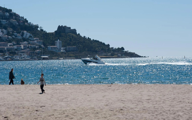 Apartamento a pie de playa, climatizado y parking