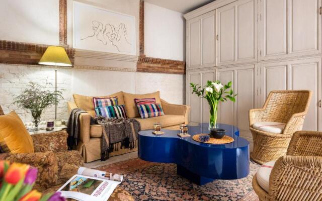 Villa Alfonso, Luxury Villa In Midtown, Parking