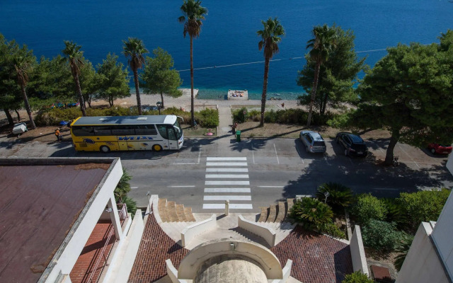 Hotel Issa