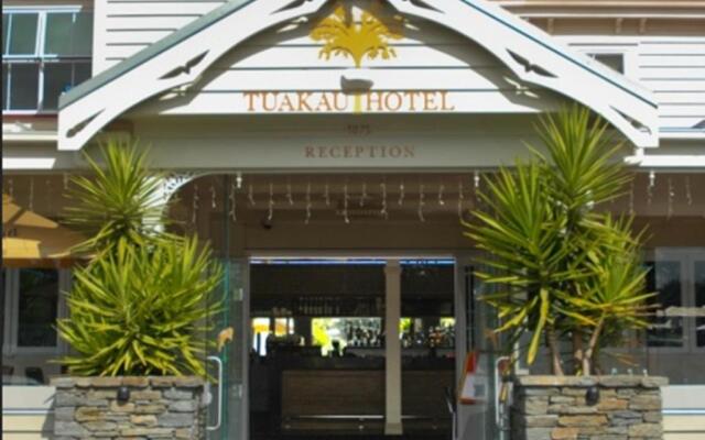 Tuakau Hotel