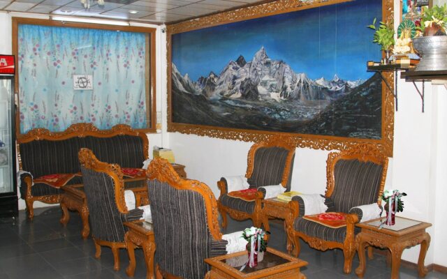 Everest Hotel