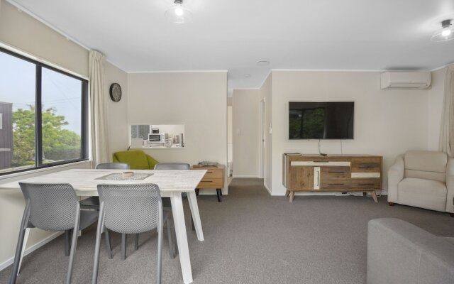 Modern Central Home - Parking & Aircon